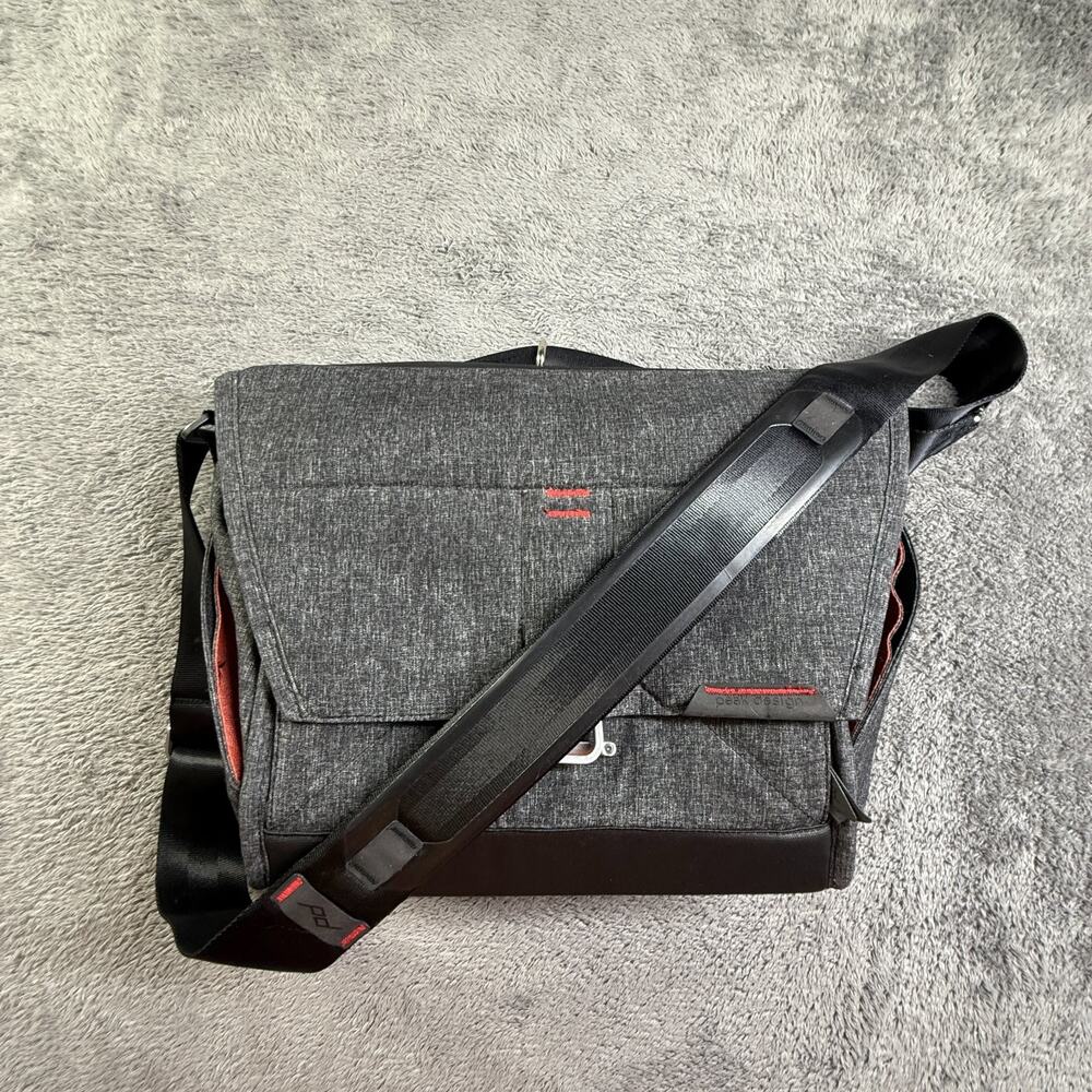 Peak Design Everyday Messenger Bag 13" Camera Photography Laptop Charcoal Gray